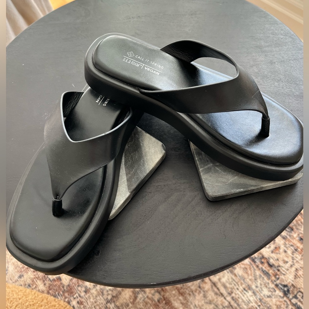 Call It Spring Platform Buena Vegan Leather Black Crossover Thong Sandals - Picture 4 of 6